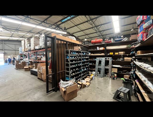 1,535M² WAREHOUSE TO LET IN SPARTAN